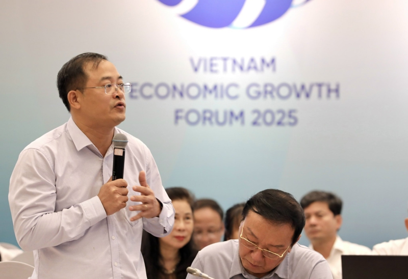 Ông Nguyễn Hoài Nam, Tổng thư ký Hiệp hội Chế biến và Xuất khẩu Thủy sản Việt Nam (VASEP) phát biểu tại Diễn đàn Tăng trưởng kinh tế Việt Nam 2025. Ảnh: Tri Phong.