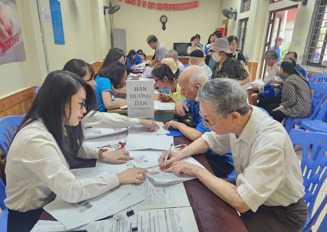Người hưởng đăng ký mở tài khoản nhận lương hưu.