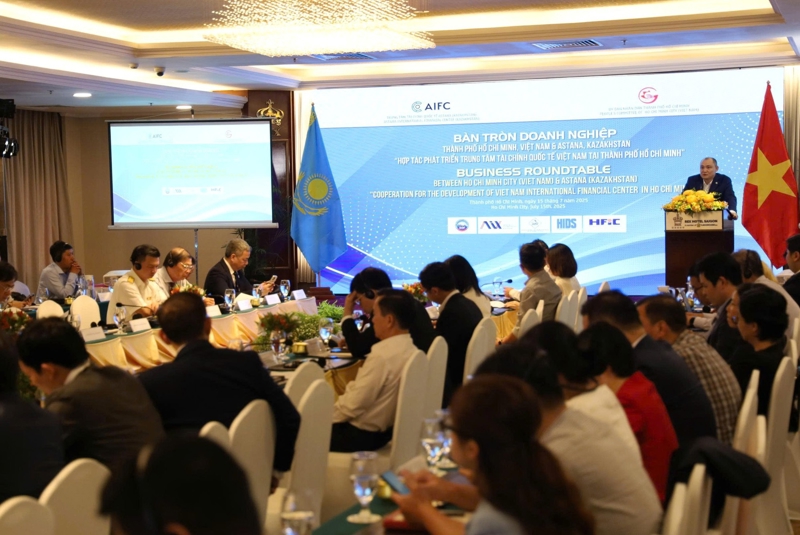 The business roundtable between Ho Chi Minh City (Vietnam) and Astana (Kazakhstan) on July 15. (Photo: VGP)