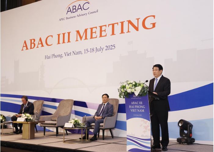 State President Luong Cuong addresses the opening session of the APEC Business Advisory Council's third meeting in Hai Phong on July 16. (Photo: VNA)