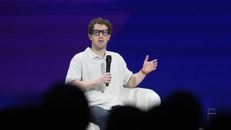 Giám đốc Điều hành Mark Zuckerberg phát biểu tại LlamaCon 2025, hội nghị nhà phát triển AI của Meta