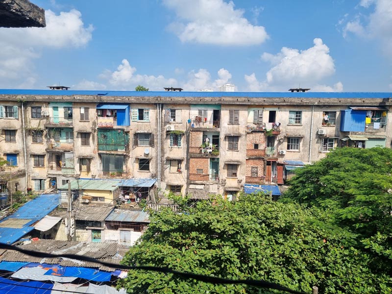 Khu chung cư 5 tầng (đường Trần Đăng Ninh, phường Nam Định) được xây dựng từ năm 1978, hiện đã xuống cấp nghiêm trọng.