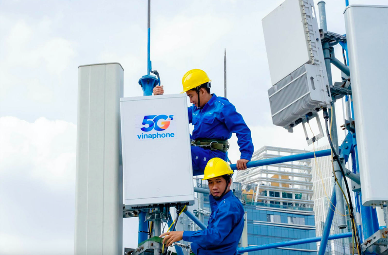 Liệu VNPT/VinaPhone hay MobiFone sẽ được "gọi tên" trong lần đấu giá lại quyền sử dụng tần số vô tuyến điện đối với băng tần 703-713 MHz và 758-768 MHz (khối băng tần B1-B1’) và băng tần 723-733 MHz và 778-788 MHz (khối băng tần B3-B3’)?