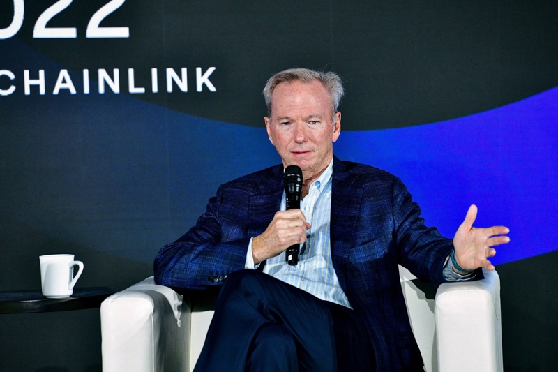 Cựu Giám đốc điều hành Google, ông Eric Schmidt, cho rằng cần lên kế hoạch trước để đảm bảo có đủ năng lượng đáp ứng những cơ hội và thách thức mà AI mang lại