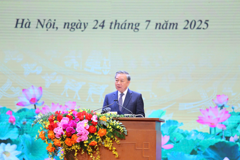 Tổng Bí thư Tô Lâm dự cuộc gặp mặt người có công, nhân chứng lịch sử tiêu biểu, sáng 24/7. Ảnh: BTC.