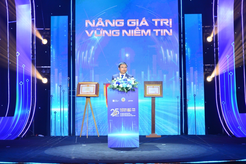 Bộ trưởng Bộ Tài chính Nguyễn Văn Thắng phát biểu tại buổi lễ sáng 28/7.