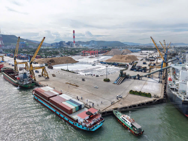 Inauguration ceremony for the Hai Phong – Nghi Son coastal container shipping service.