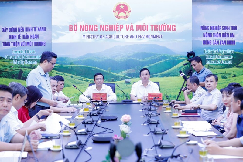 Hội nghị trực tuyến tại điểm cầu Hà Nội.