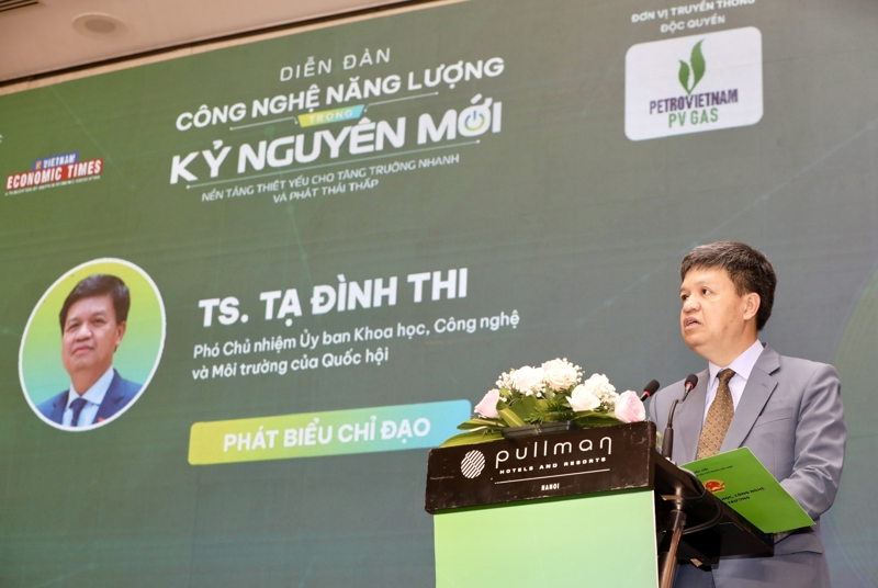 TS Tạ Đình Thi, Phó Chủ nhiệm Ủy ban Khoa học, Công nghệ và Môi trường của Quốc hội phát biểu tại Diễn đàn.
