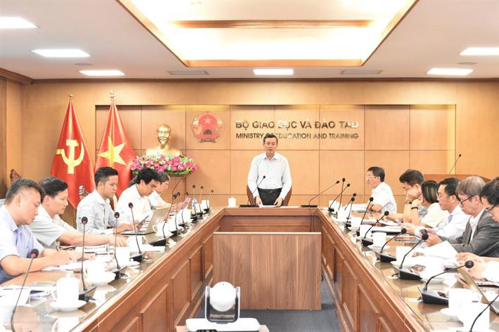 Thứ trưởng Nguyễn Văn Phúc phát biểu khai mạc cuộc họp. Ảnh: MOET.