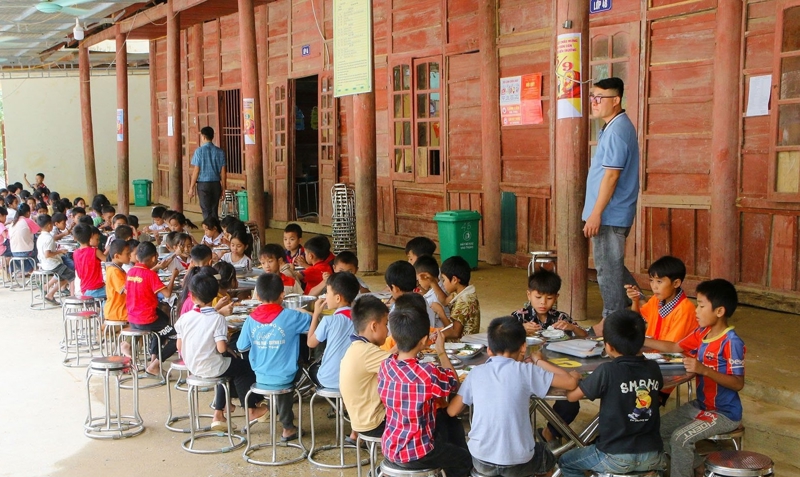 Trường PTDT bán trú Tiểu học Lượng Minh. Đây là nơi theo học của con em đồng bào các dân tộc: Thái, Khơ Mú, Ơ Đu. Ảnh: Đình Tuân