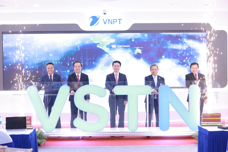 Khai trương tuyến cáp đất liền VSTN – tuyến cáp đầu tiên kết nối trực tiếp từ Việt Nam đến Singapore hoàn toàn qua hạ tầng đất liền do doanh nghiệp Việt Nam đầu tư, làm chủ.