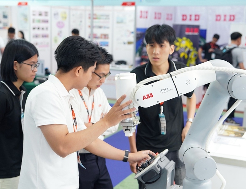 "Triển lãm kép" VME và SIE đóng vai trò là cầu nối chiến lược, hỗ trợ các doanh nghiệp sản xuất Việt Nam mở rộng thị trường, tiếp cận công nghệ, từng bước tham gia vào chuỗi giá trị toàn cầu