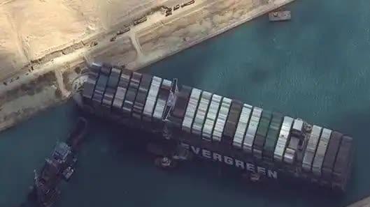 Tàu Ever Given bị mắc kẹt ở kênh đào Suez - Ảnh: Maxar.