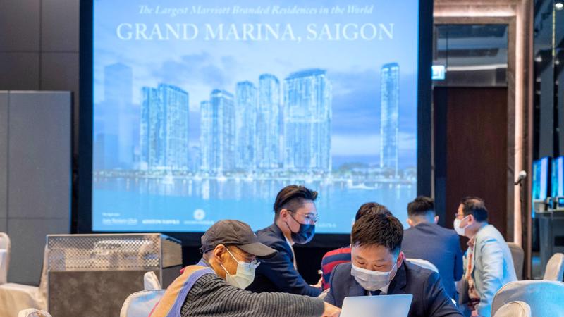 Những căn hộ hàng hiệu đầu tiên của Grand Marina đã được các khách hàng của câu lạc bộ Asia Bankers Club mua với mức giá khởi điểm là một triệu USD (khoảng 23,5 tỷ VND).