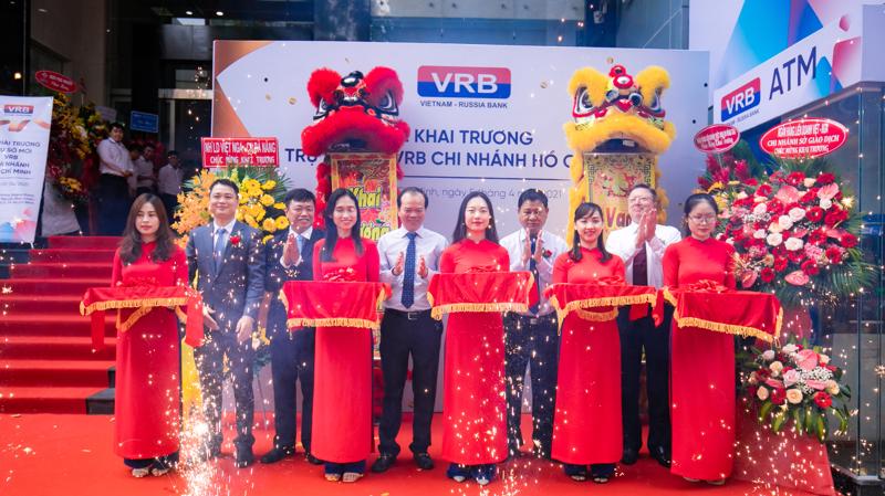 Nhân dịp khai trương trụ sở mới, VRB Chi nhánh Tp. Hồ Chí Minh dành tặng rất nhiều phần quà có giá trị và nhiều ưu đãi cho các Khách hàng giao dịch đầu tiên trong tuần lễ khai trương từ ngày 5/4/2021 đến 11/4/2021.