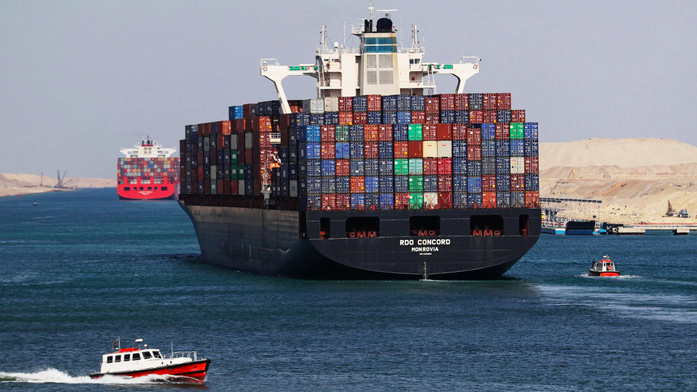Tàu Ever Given nặng 220.000 tấn bị mắc kẹt tại kênh đào Suez.
