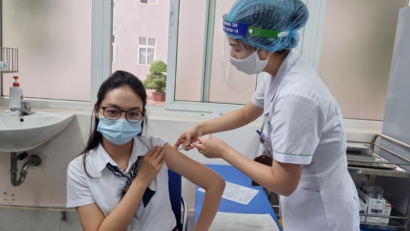 Tiêm chủng vaccine Covid-19 tại Hà Nội. Ảnh - Bộ  Y tế. 