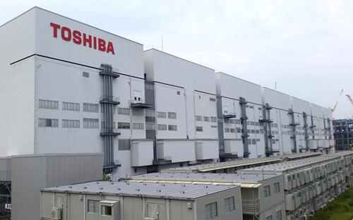 Nhà máy của Toshiba Memory Corp. tại Mie, Nhật Bản - Ảnh: Bloomberg.<br>