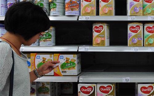 Nhà chức trách Trung Quốc đã ra quyết định ngừng nhập khẩu đối với một số sản phẩm của Fonterra bị nghi nhiễm vi khuẩn có hại.