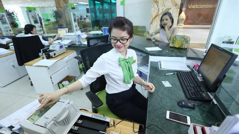 Hiện dư nợ của các doanh nghiệp thuộc những nhóm được áp dụng chính sách lãi suất cho vay mới đang chiếm tỷ trọng 42% tổng dư nợ của Vietcombank - Ảnh: Quang Phúc.