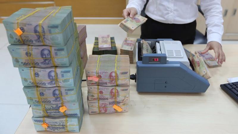 Báo cáo tài chính 2017 lần lượt công bố sắp tới sẽ cho thấy nhiều hơn những ngân hàng Việt Nam có tỷ trọng thu dịch vụ đạt trên 15%; cơ cấu tín dụng bán lẻ tiếp tục gia tăng trên 30%, thậm chí nhiều thành viên đạt 40-50% - Ảnh: Quang Phúc.