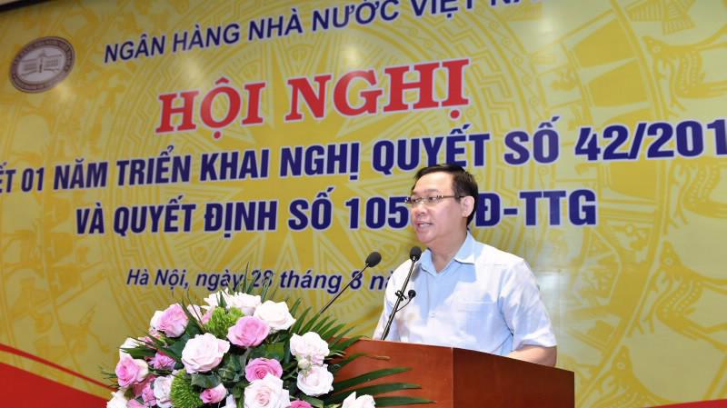 Tại hội nghị ngày 28/8, đại diện lãnh đạo Chính phủ cũng xác định tăng vốn cho các ngân hàng thương mại nhà nước lớn là yêu cầu cần xử lý trong năm nay. Nhưng hướng tháo gỡ cần trình Quốc hội điều chỉnh nghị quyết và bổ sung vào kế hoạch đầu tư ngân sách trung hạn.