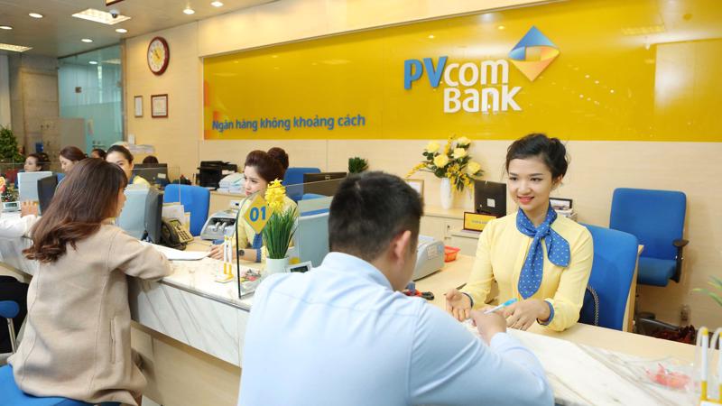 Lượng khách hàng giao dịch dịp đầu năm mới tại PVcomBank tăng 15 - 20% so với ngày thường.