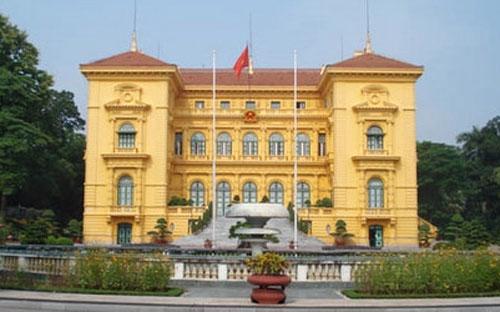 Phía trước Phủ Chủ tịch tại thủ đô Hà Nội.<br>