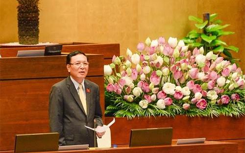 Bộ trưởng Bộ Giáo dục và Đào tạo Phạm Vũ Luận trả lời chất vấn trước Quốc hội.<br>
