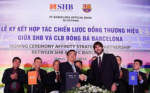 Lễ ký hợp tác chiến lược đồng thương hiệu giữa SHB với CLB bóng đá Barcelona.