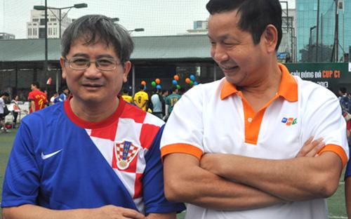 Ông Bùi Quang Ngọc và ông Trương Gia Bình tại một sự kiện thể thao do FPT tổ chức.<br>