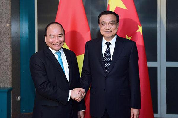 Trung tuần tháng 7 vừa qua, Thủ tướng Nguyễn Xuân Phúc từng có cuộc gặp Thủ tướng Trung Quốc Lý Khắc Cường, nhân dịp tham dự Hội nghị Cấp cao Á-Âu lần thứ 11 tại Ulan Bator (Mông Cổ).