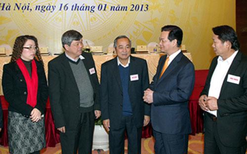 <span id="ctl00_mainContent_bodyContent_lbBody">Thủ tướng trao đổi với các đại biểu dự hội nghị - Ảnh: Chinhphu.vn.<br></span>