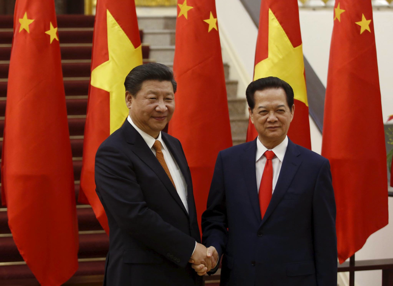 Thủ tướng Nguyễn Tấn Dũng và Tổng bí thư, Chủ tịch Trung Quốc Tập Cận Bình tại trụ sở Chính phủ - Ảnh: BBC.<br>