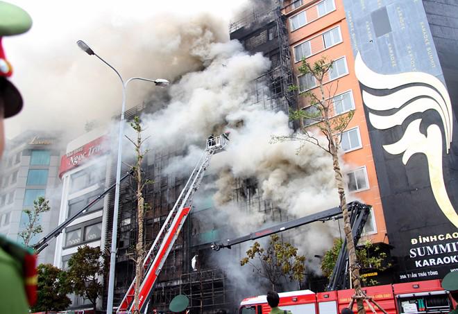 Hiện trường vụ cháy quán karaoke 68 Trần Thái Tông hôm 1/11 vừa qua, làm 13 người thiệt mạng