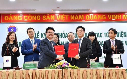 Lễ ký thỏa thuận hợp tác toàn diện giữa Vietcombank với Bộ Y tế.<br>