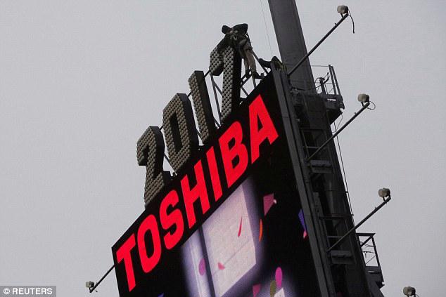 <div><font face="Arial, Verdana"><span style="font-size: 13.3333px;">Toshiba có hơn 100.000 nhân viên trên tổng số 190.000 nhân viên ở Nhật Bản, nơi hãng giữ vai trò quan trọng trong những ngành công nghiệp chủ chốt như năng lượng và giao thông - Ảnh: Getty Images.</span></font></div>
