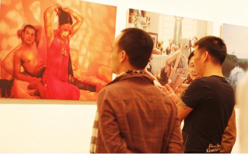 Tại một triển lãm ảnh về các cặp đôi đồng tình, diễn ra vào tháng 11/2012 tại Hà Nội - Ảnh: Infonet.