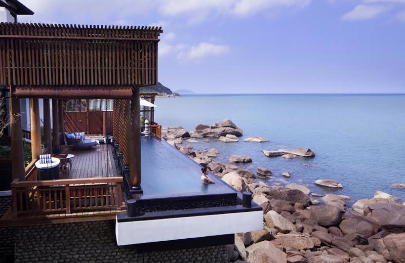 InterContinental Danang Sun Peninsula Resort đã nhận được số phiếu bầu 
cao nhất từ 650.000 chuyên gia trong ngành du lịch và các du khách từ 
khắp nơi trên thế giới. 
