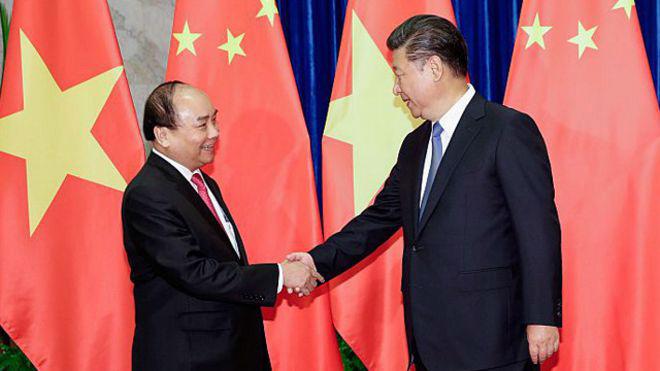 Thủ tướng Việt Nam Nguyễn Xuân Phúc hội kiến với Tổng Bí thư, Chủ tịch nước Trung Quốc Tập Cận Bình, ngày 13/9 - Ảnh: Getty.<br>