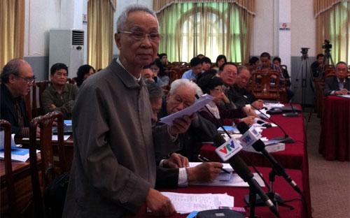 Ông Hoàng Thái, nguyên Ủy viên Ban thường trực Ủy ban Trung ương Mặt trận Tổ quốc Việt Nam, phát biểu tại hội nghị góp ý về dự thảo sửa đổi Hiến pháp 1992, do Ủy ban Trung ương Mặt trận Tổ quốc Việt Nam tổ chức ngày 19/2.<br>