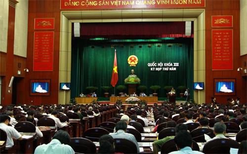 499 vị đại biểu Quốc hội khóa 13 đang trong trong kỳ họp thứ 5, kéo dài một tháng tại Thủ đô Hà Nội, bắt đầu từ 20/5.<br>