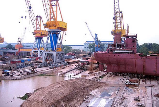 Bến đóng tàu tại Tổng công ty Bạch Đằng - đơn vị thành viên của Vinashin - Ảnh: NLĐ.