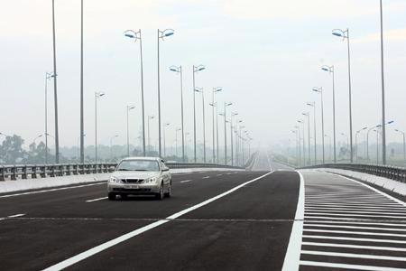 Đường cao tốc Cầu Giẽ - Ninh Bình vừa được đưa vào khai thác với mức phí 70.000 đồng/lượt xe cho toàn tuyến - Ảnh: NNVN.