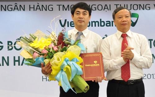  Sau một năm làm việc tại Ngân hàng Nhà nước, ông Thành (bên trái) được bổ nhiệm làm Tổng giám đốc Vietcombank.