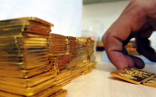 Ngân hàng Nhà nước cho rằng, Việt Nam không phải là nước sản xuất 
vàng, nên để giá vàng trong nước bằng hoặc sát với giá vàng thế giới, 
thì thị trường vàng trong nước phải liên thông tuyệt đối hoặc liên thông
 tương đối với thị trường vàng quốc tế.