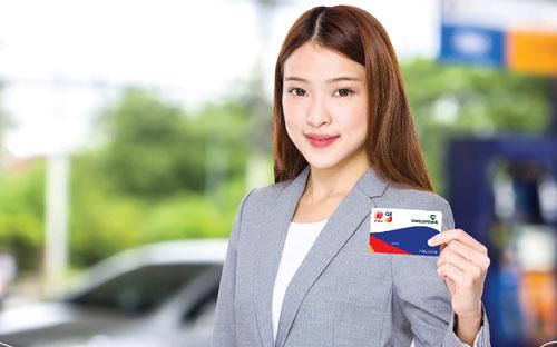 Thẻ trả trước xăng dầu Vietcombank Idemitsu Q8 được thiết kế với hai 
loại hình: thẻ trả trước cá nhân và thẻ trả trước doanh nghiệp.