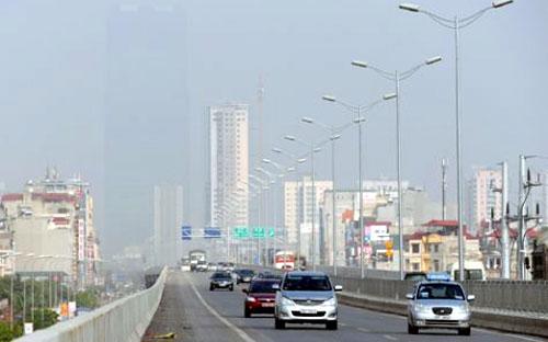 UBND thành phố cho biết, trong năm tới Hà Nội sẽ tiếp tục tích cực tháo 
gỡ khó khăn cho doanh nghiệp, phấn đấu tăng trưởng kinh tế cao hơn, lạm 
phát thấp hơn năm 2012.