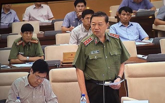 Bộ trưởng Bộ Công an Tô Lâm trình bày tờ trình dự án Luật Cảnh vệ.